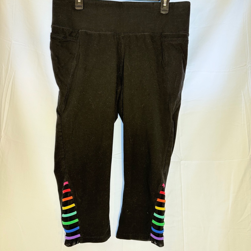 Livi Active Capri 18/20 Black Leggings with Rainbow Accents